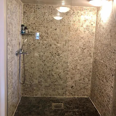 Old Town Stylish Stonehouse Kauba 6a Apartment